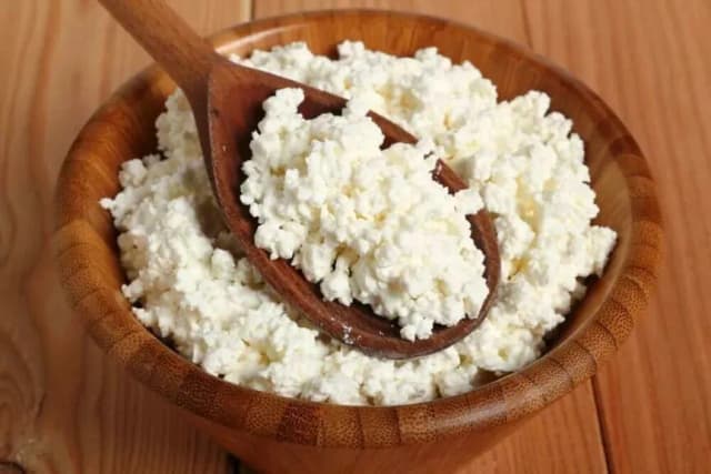 Czy pies może jeść biały ser? Sprawdź, co warto wiedzieć o diecie psa Czy pies może jeść biały ser? Sprawdź, co warto wiedzieć o diecie psa